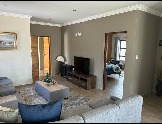 4 BEDROOM HOUSE FOR SALE IN GREENSTONE HILL